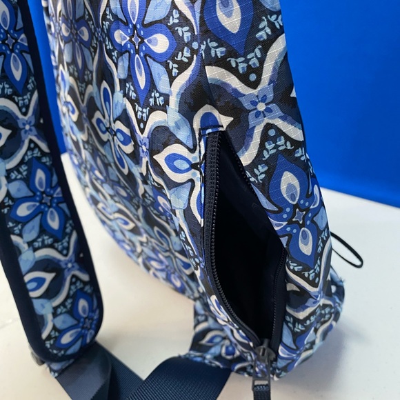 Vera Bradley Ripstop Sling Backpack in Raindrop Medallion NWT - Picture 9 of 10